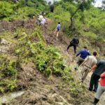Minister visit IT-Road landslide at Thonglang